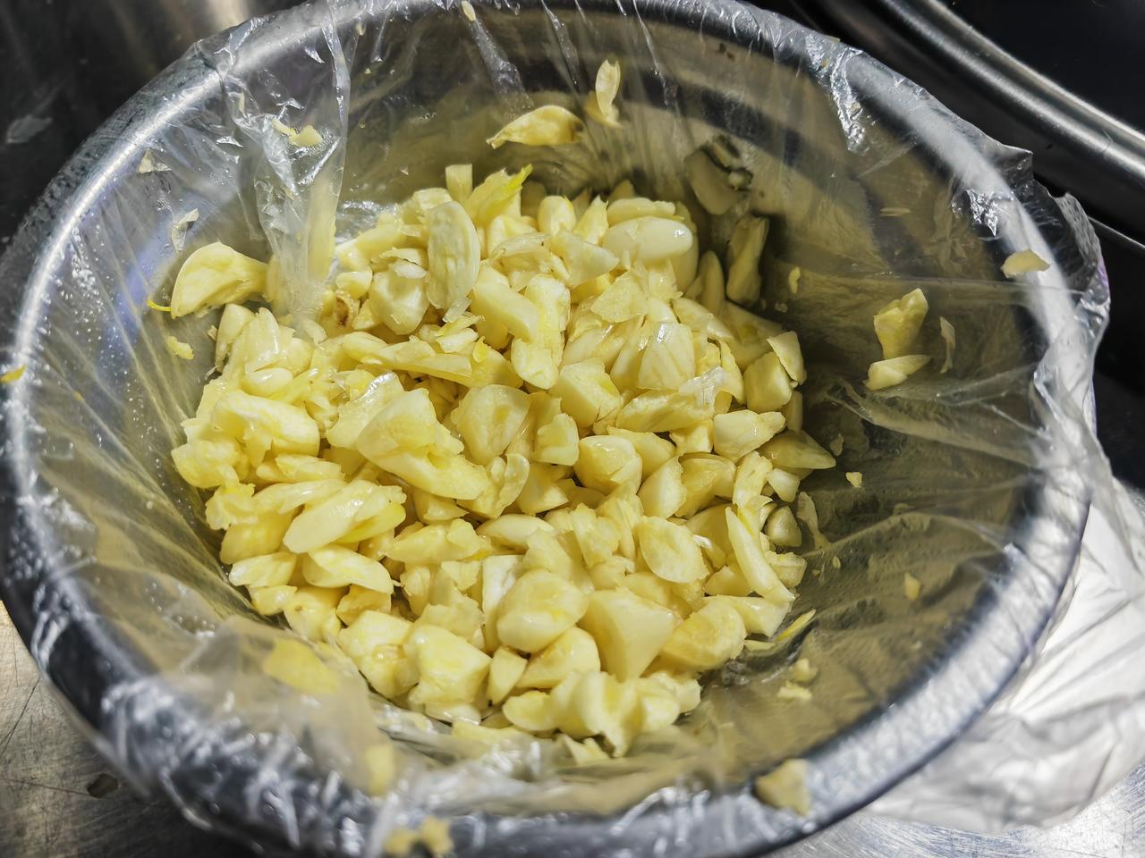 要睡觉了，
明天要起来干活，
弄点好吃的。
[呲牙][呲牙][呲牙]