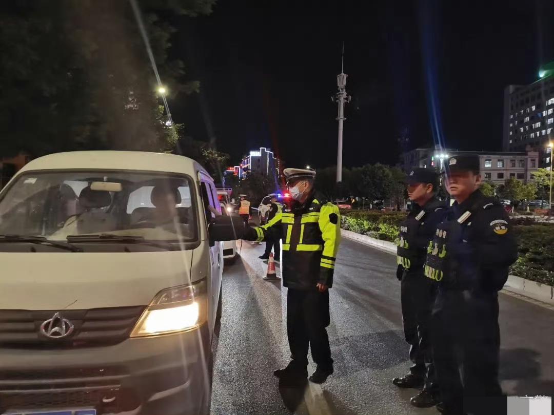 弥渡这波多警种联动整治酒驾醉驾行动太出色了！春节前夕，人们出行频次大幅增加，酒驾