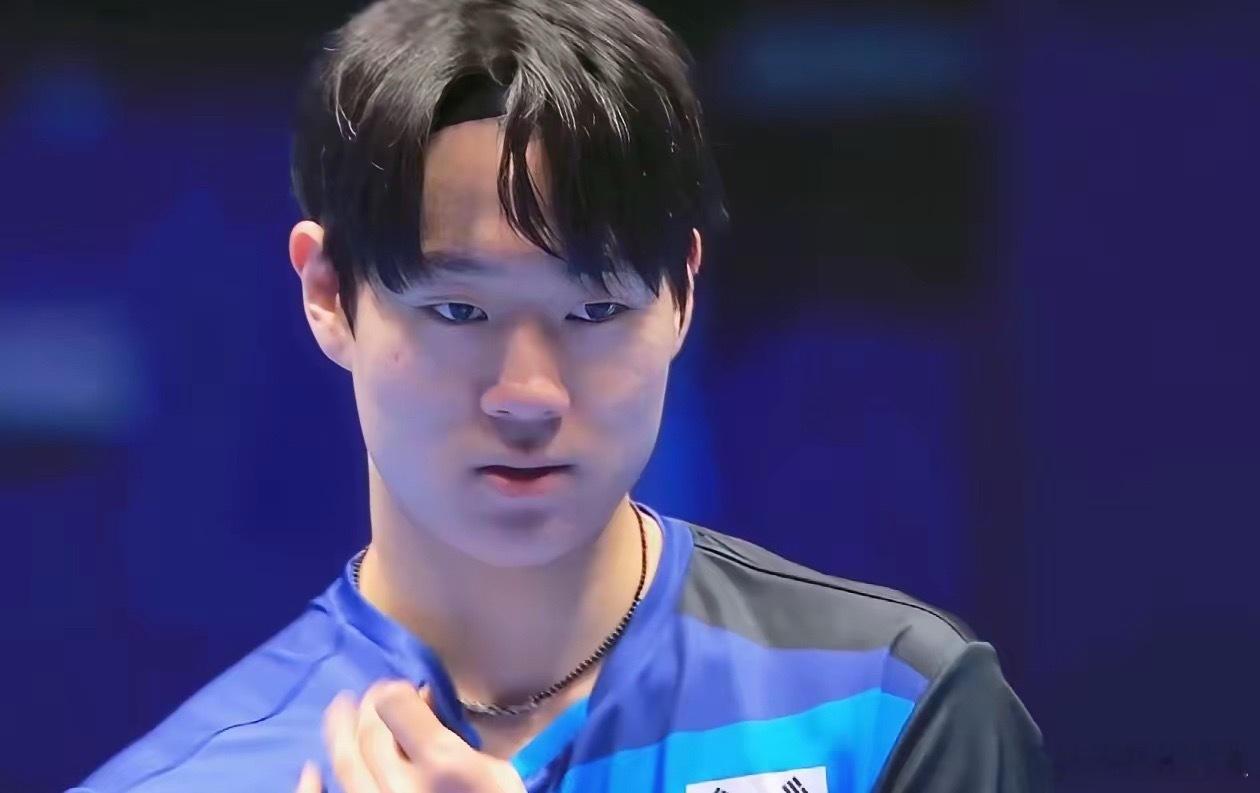 王楚钦vs吴晙诚韩国新秀吴晙诚扳回一局！王楚钦连拿两局之后，第三局，走投无路的吴
