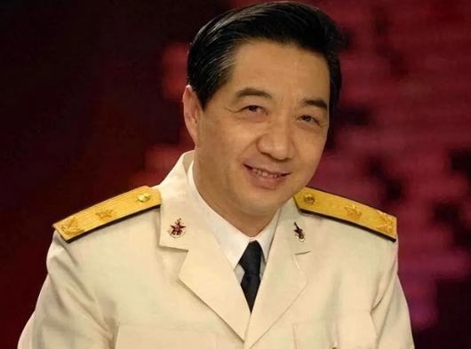 谢谢你张召忠！当年你说“美国歇着我们也追不上”，多少人心里憋了一口气；如今才明白