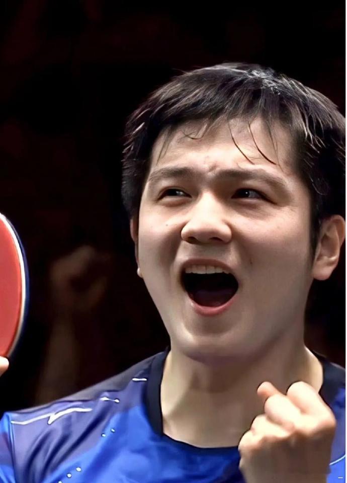 想起星姐远远看到他和别人碰拳，因为他白以为他给了别人一个馒头😂 