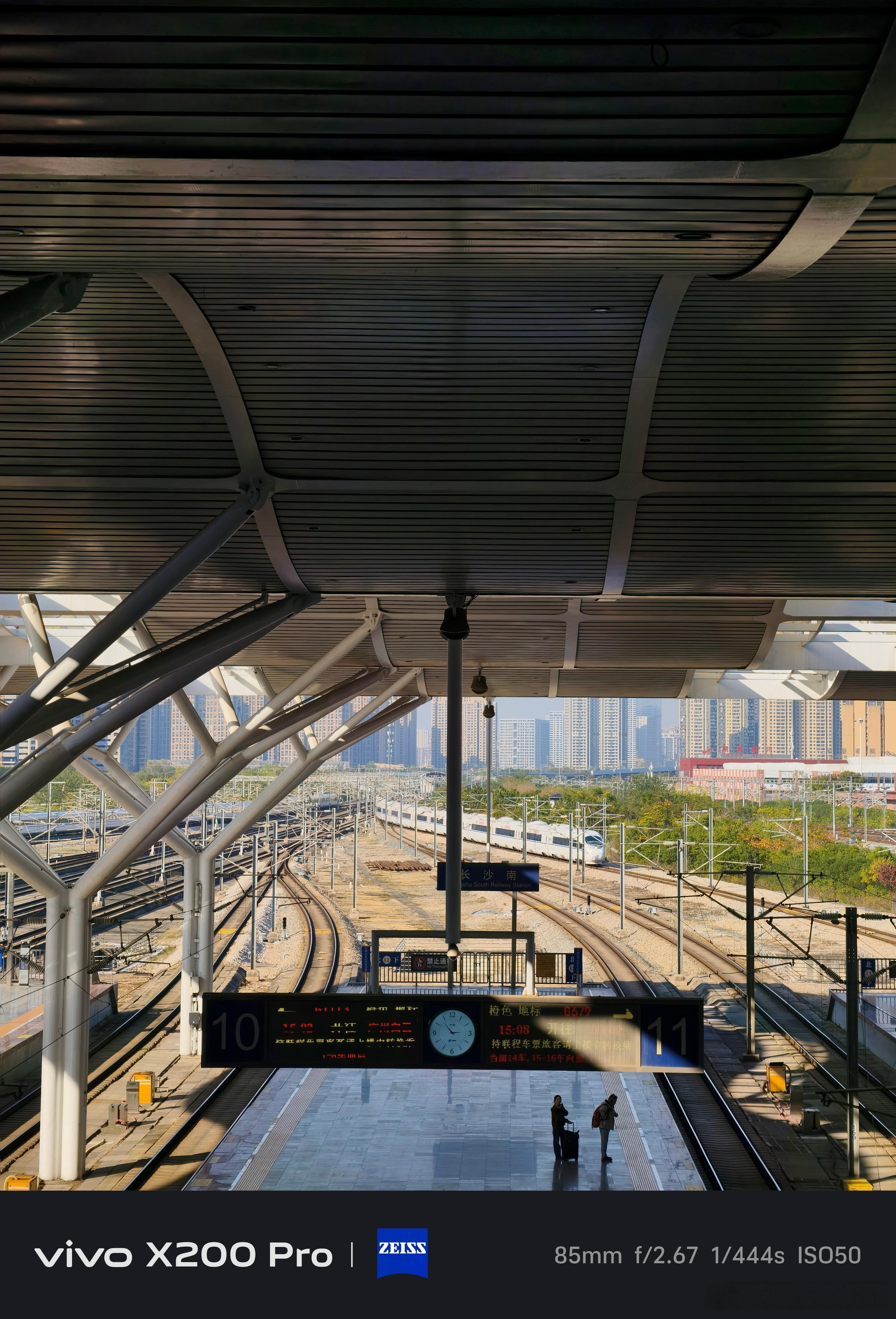 12月前往深圳的首次出差高铁侠在路上[淡淡的]  