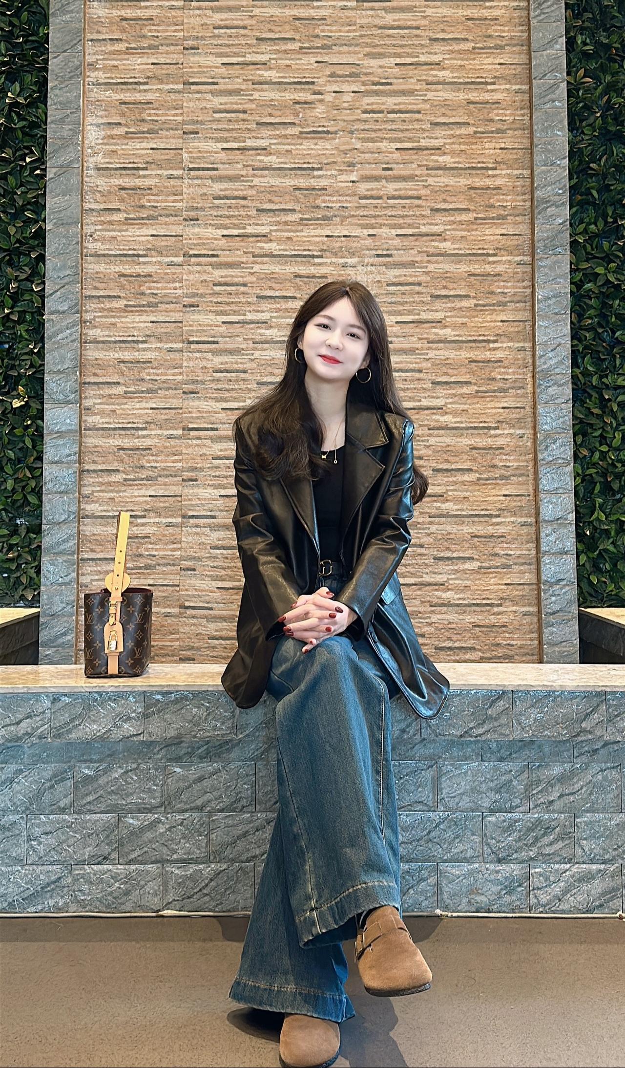 人生不止一个方向我呢永远明媚春季穿搭 皮衣