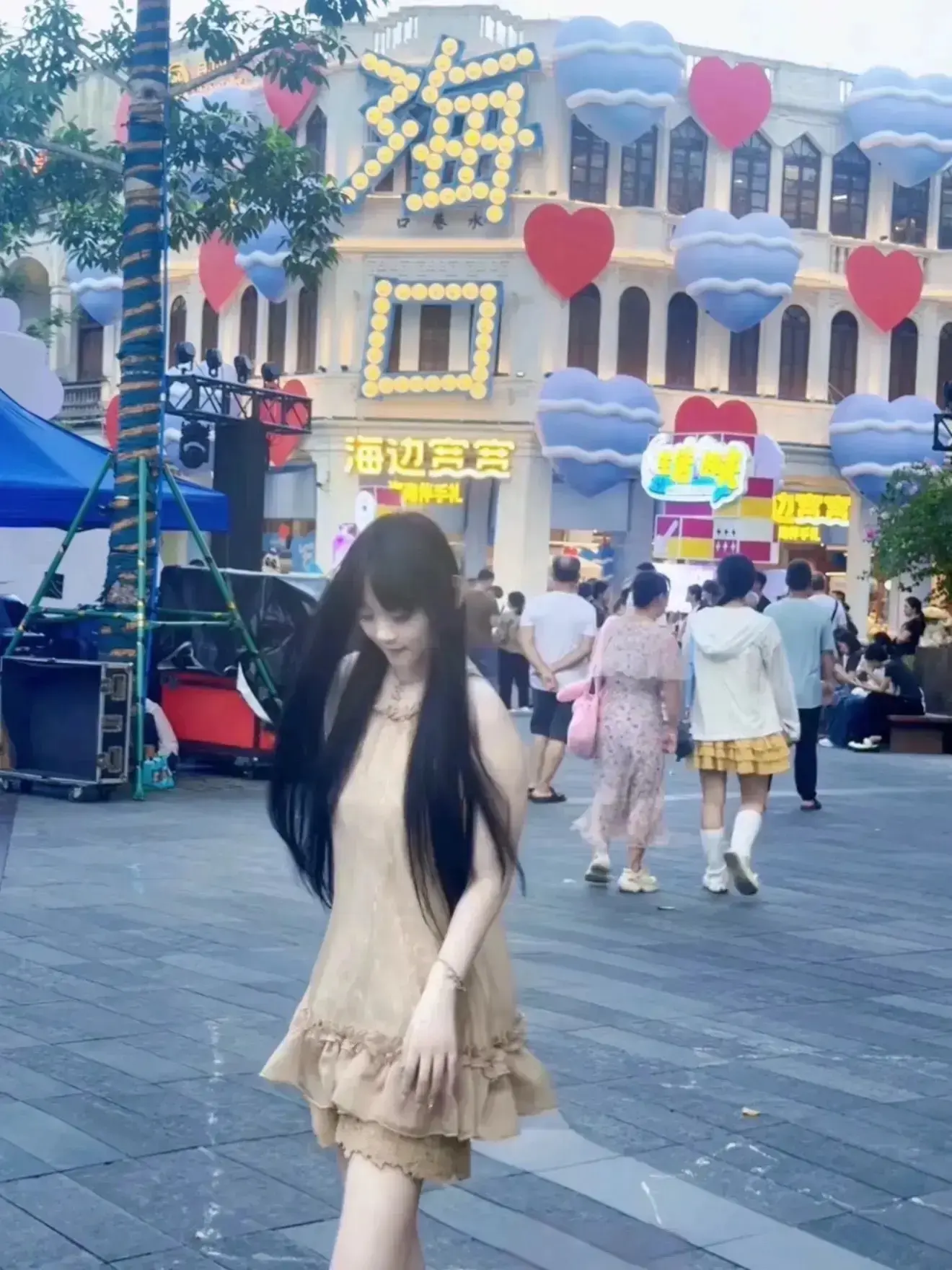 我一闭眼 世界都黑了 我一睁眼 天就都亮了 我不是主角是什么