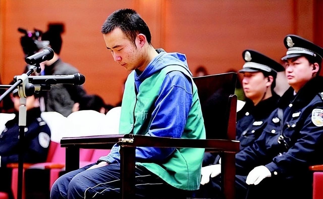 一句是“希望你把我的罪恶都带走”。另一句是“希望来世我能当你们的父母，照顾你们”