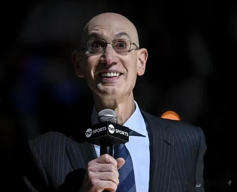 肖华赢了，你打我也打！这就是NBA杯带来的效应！
NBA杯在刚举办的时候并没有引