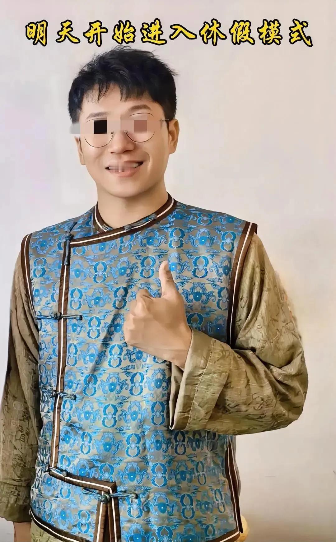 日月碰巧开启休假模式，留下一地鸡毛，直播时连鞠三个躬，悲壮挥手告别，是暂别避风头