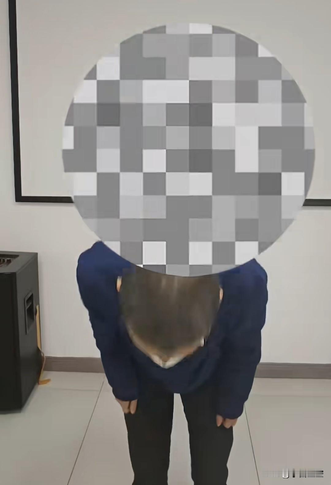 自律委员会还是道歉了，早干嘛去了？
当初有多嚣张，现在就多狼狈。
该！
此事过后