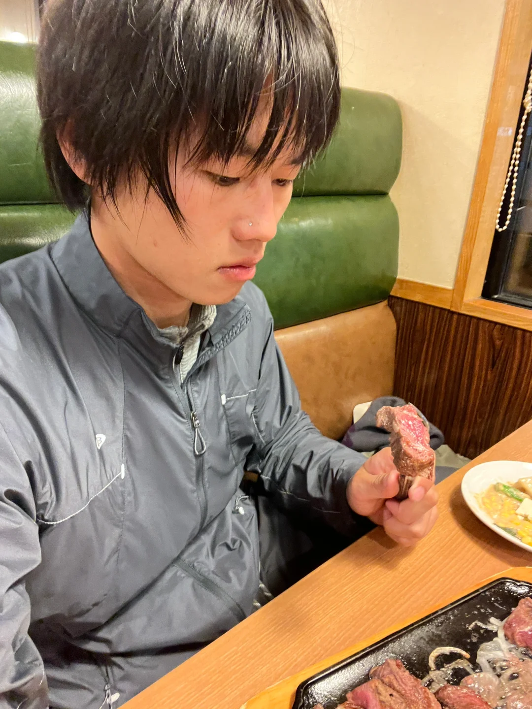 吃晚餐了