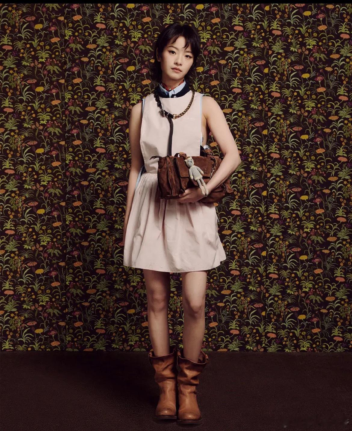 李庚希、赵今麦miumiu同款造型，谁赢了 