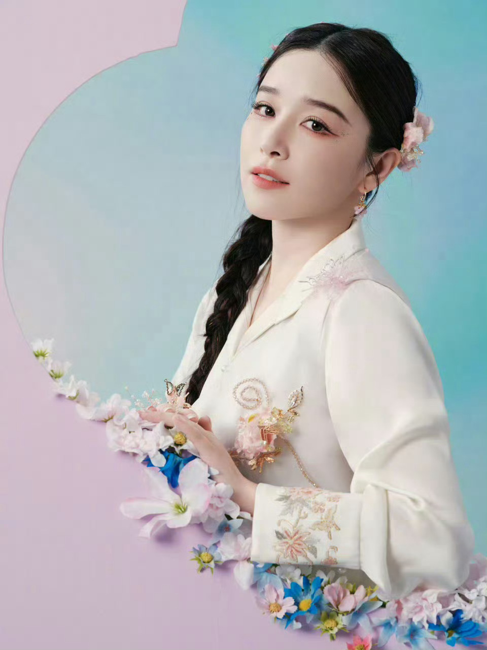 阚清子回眸一笑百媚生阚清子一公舞台我的天呐 阚清子这回的古装舞台真太美了 ！！ 