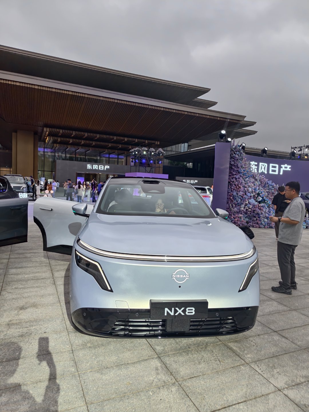 来广州看东风日产NX8上市发布会了～现场好多款颜色不过还是这款紫色的最引人注目好