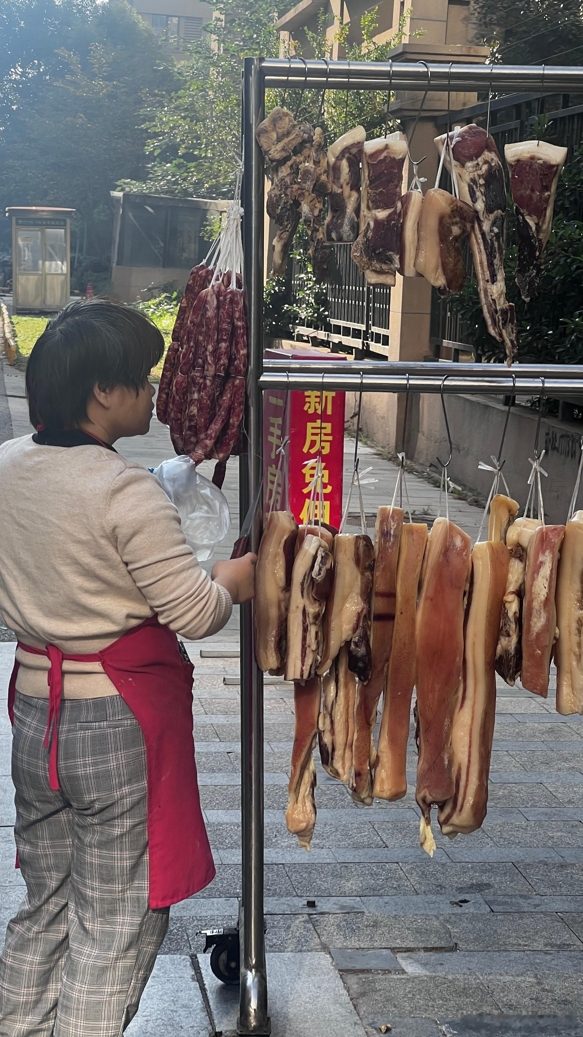 早啊看到这就离年不远了吧~ ​​​