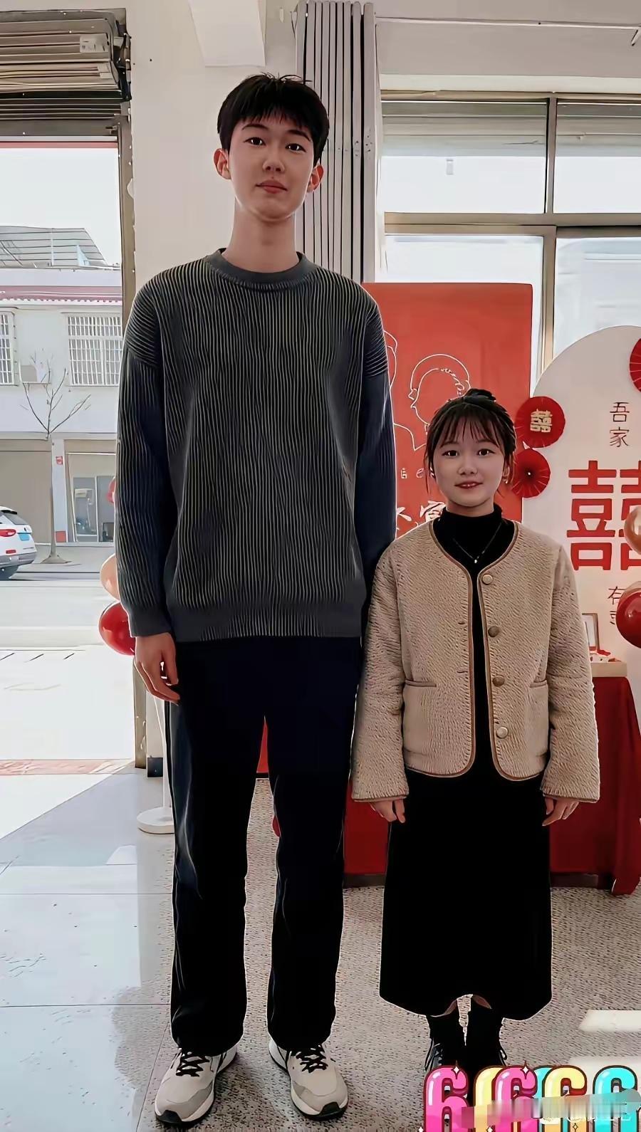 看到这对新婚夫妻，身高悬殊大到像父女，很多人会质疑他们是否般配。其实般配哪有固定