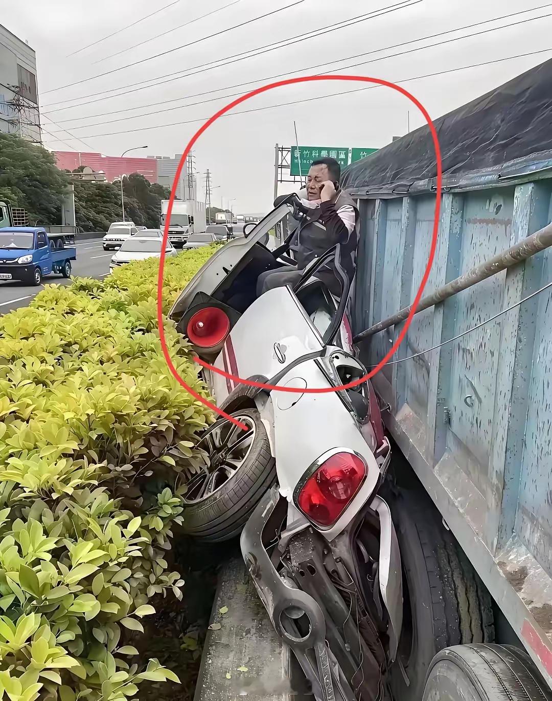 老哥开的是Mini啊交通安全 ​​​