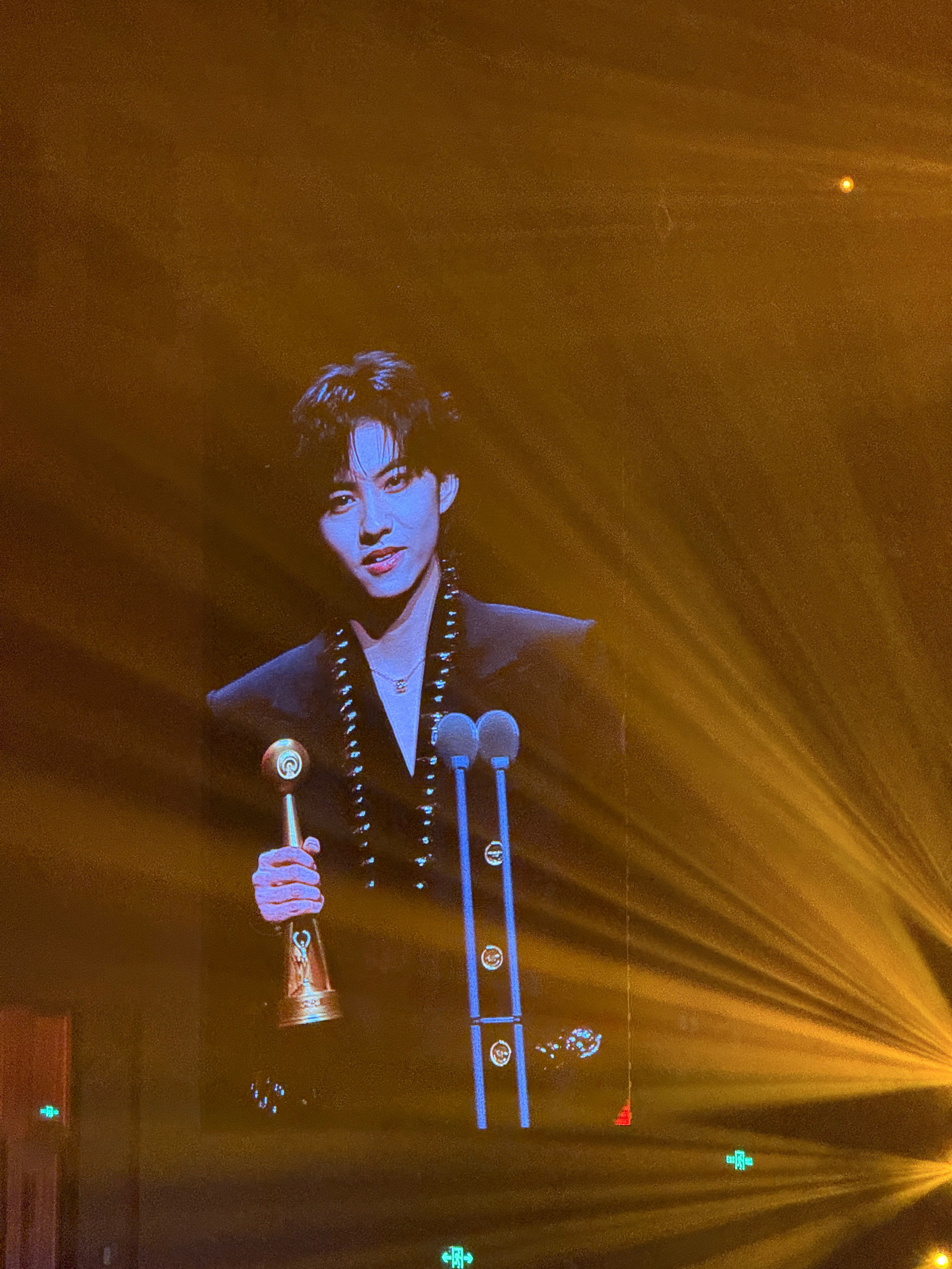 刘轩丞青年文化影响力恭喜刘轩丞，到场馆一路都是他的应援，粉丝有心啦首届代言人影响