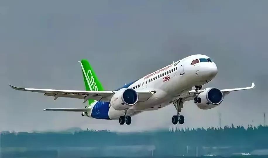 当“9亿中国人没坐过飞机”这个数字被摆上台面时，与其急于给发展水平下定义，不如透