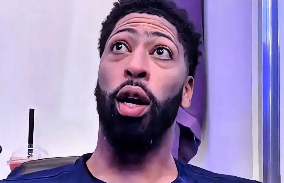 浓眉赛后喊话弗拉格！今日独行侠以131-130险胜掘金。赛后，浓眉接受记者采访弗