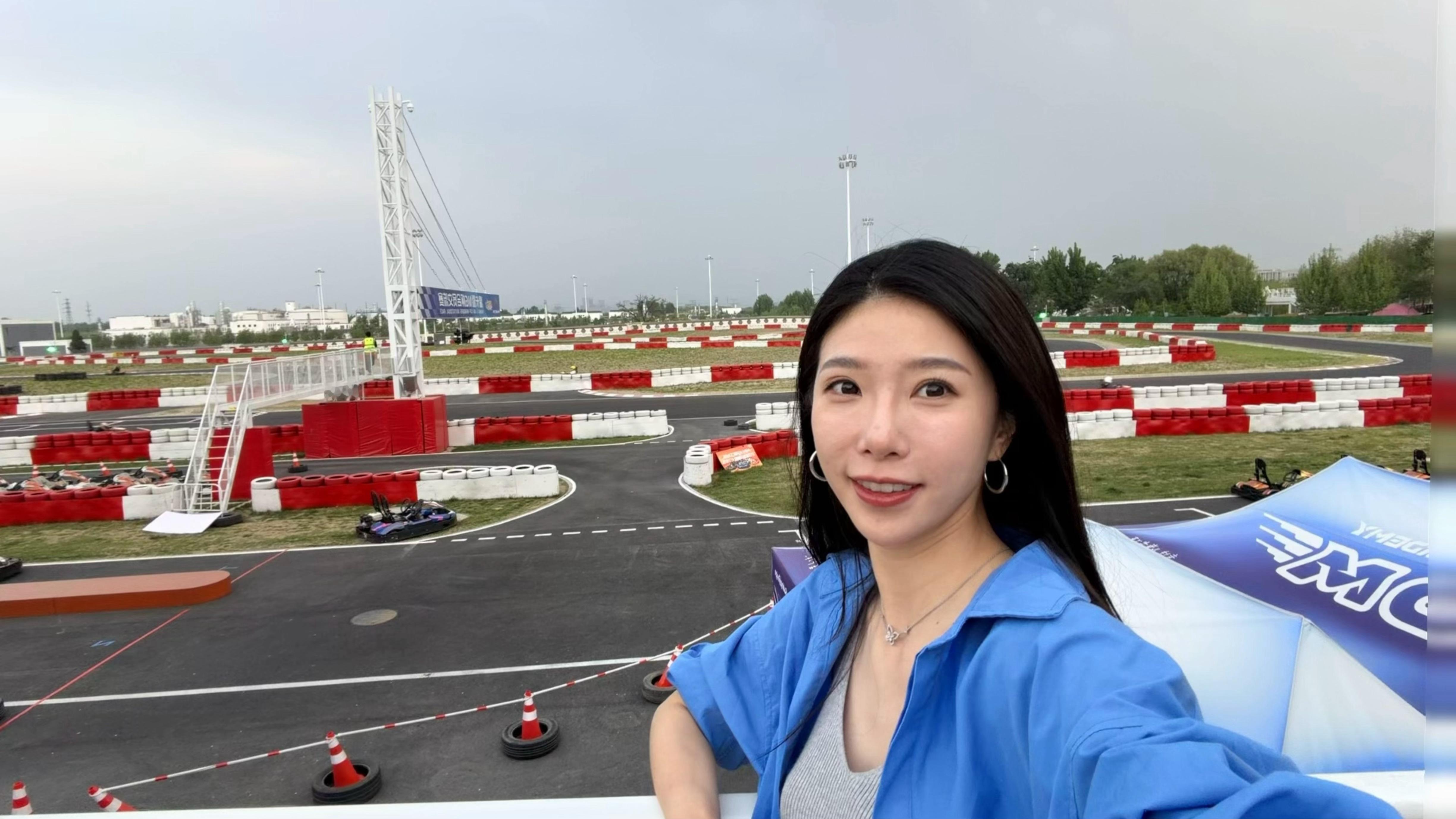 今天宝宝是个没有感情的册手！