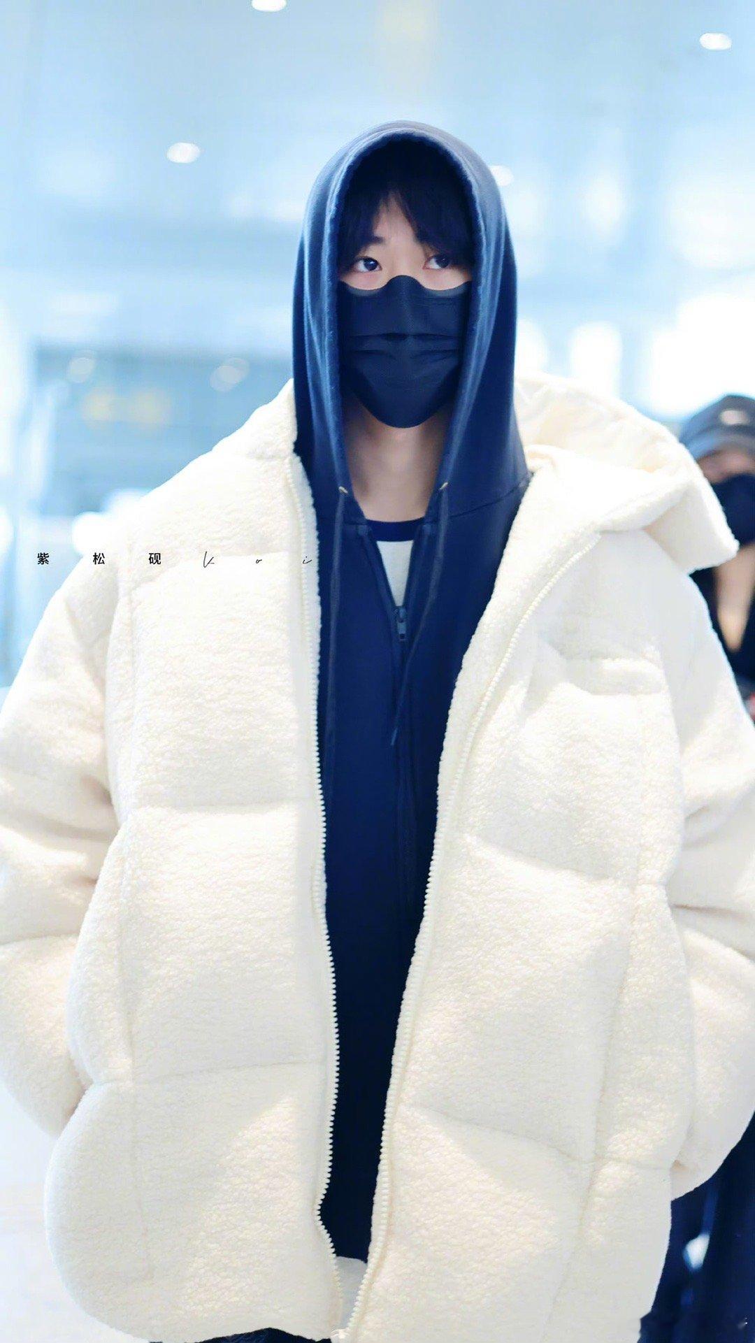 田嘉瑞出发录制央视跨年晚会路透，奶乎乎的小瑞瑞