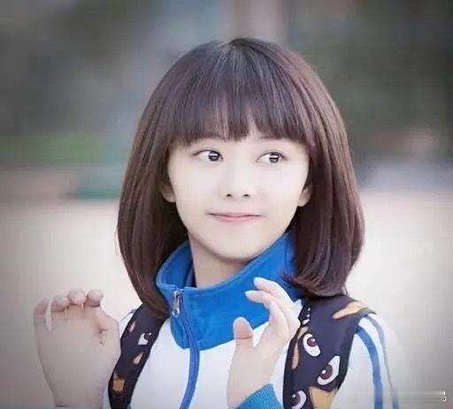 谭松韵重穿耿耿校服 台下的应援太有氛围感！“我是余淮” 的声音响起，耿耿余淮的故