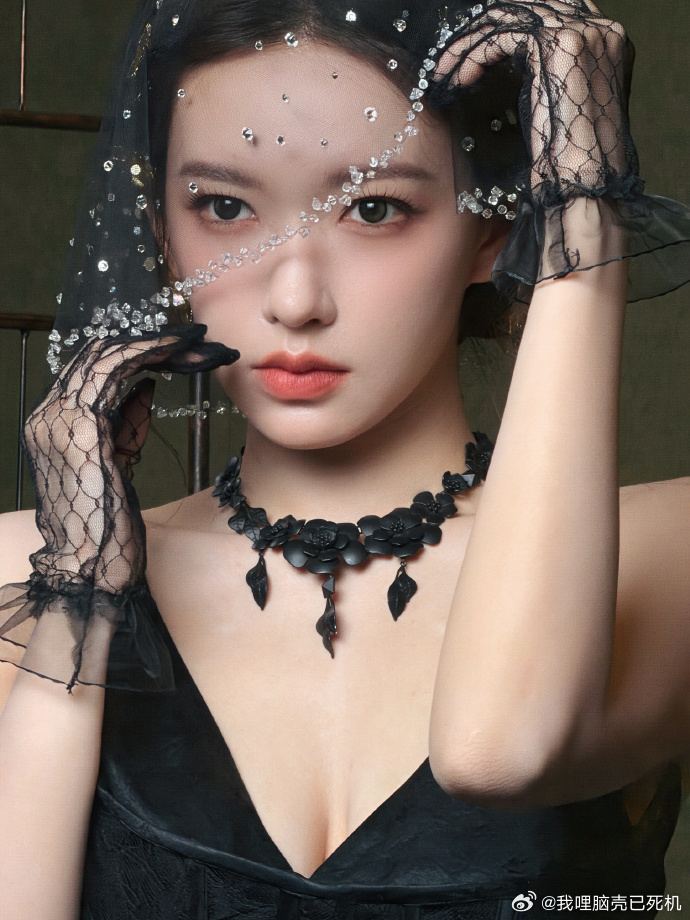 程潇的黑金look程潇暗夜加冕星河为坠 程潇暗夜加冕星河为坠，程潇的黑金look