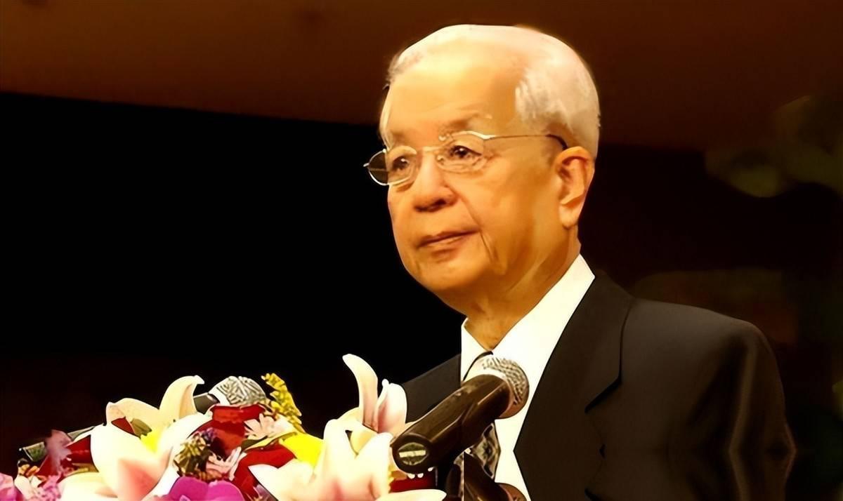 苏联年轻人被洗脑！钱其琛驻苏十年发现：他们竟以为境外不如苏联。钱其琛，作为80、