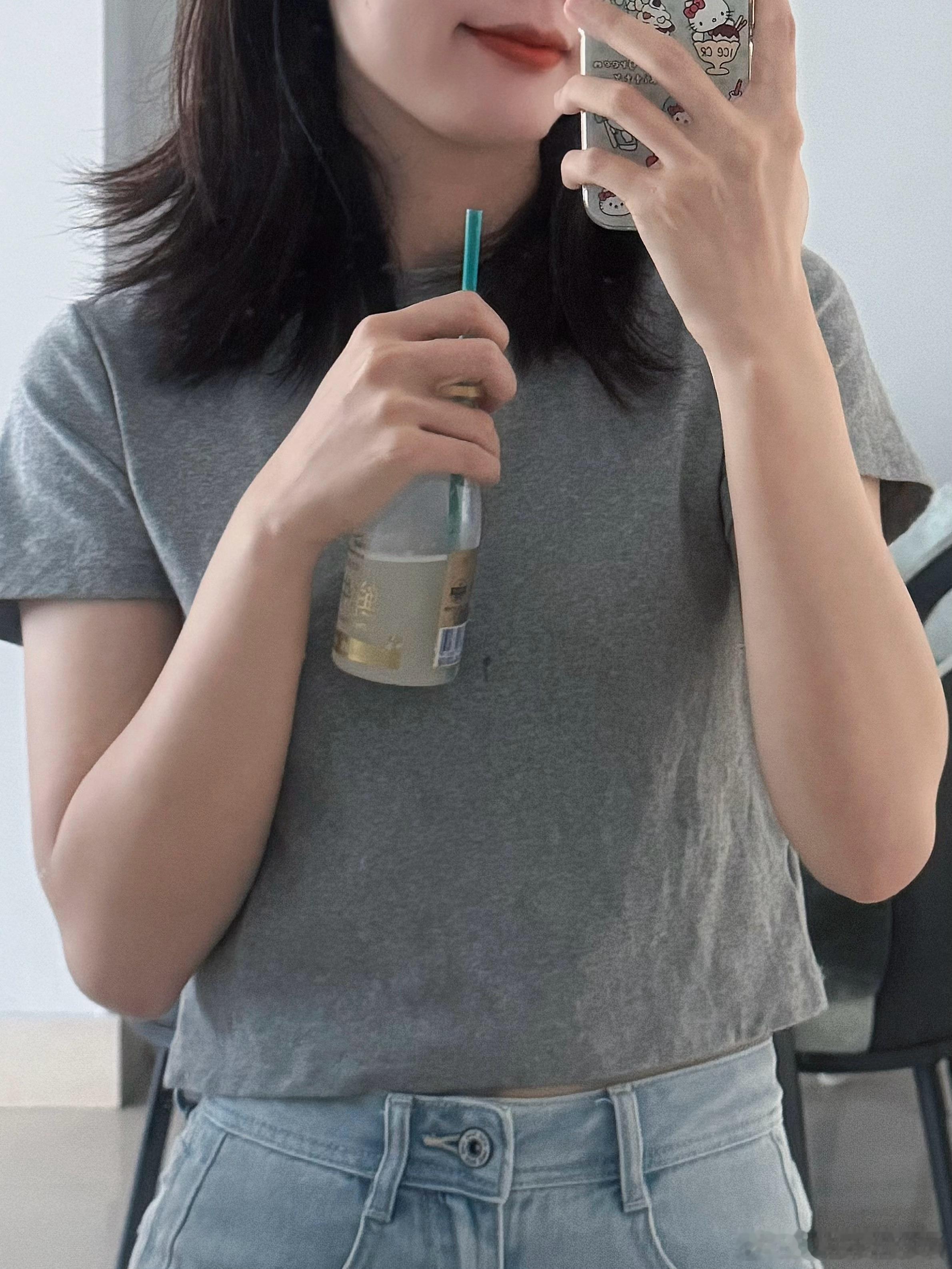 咱现在喝牛奶都用吸管了[揣手] ​​​
