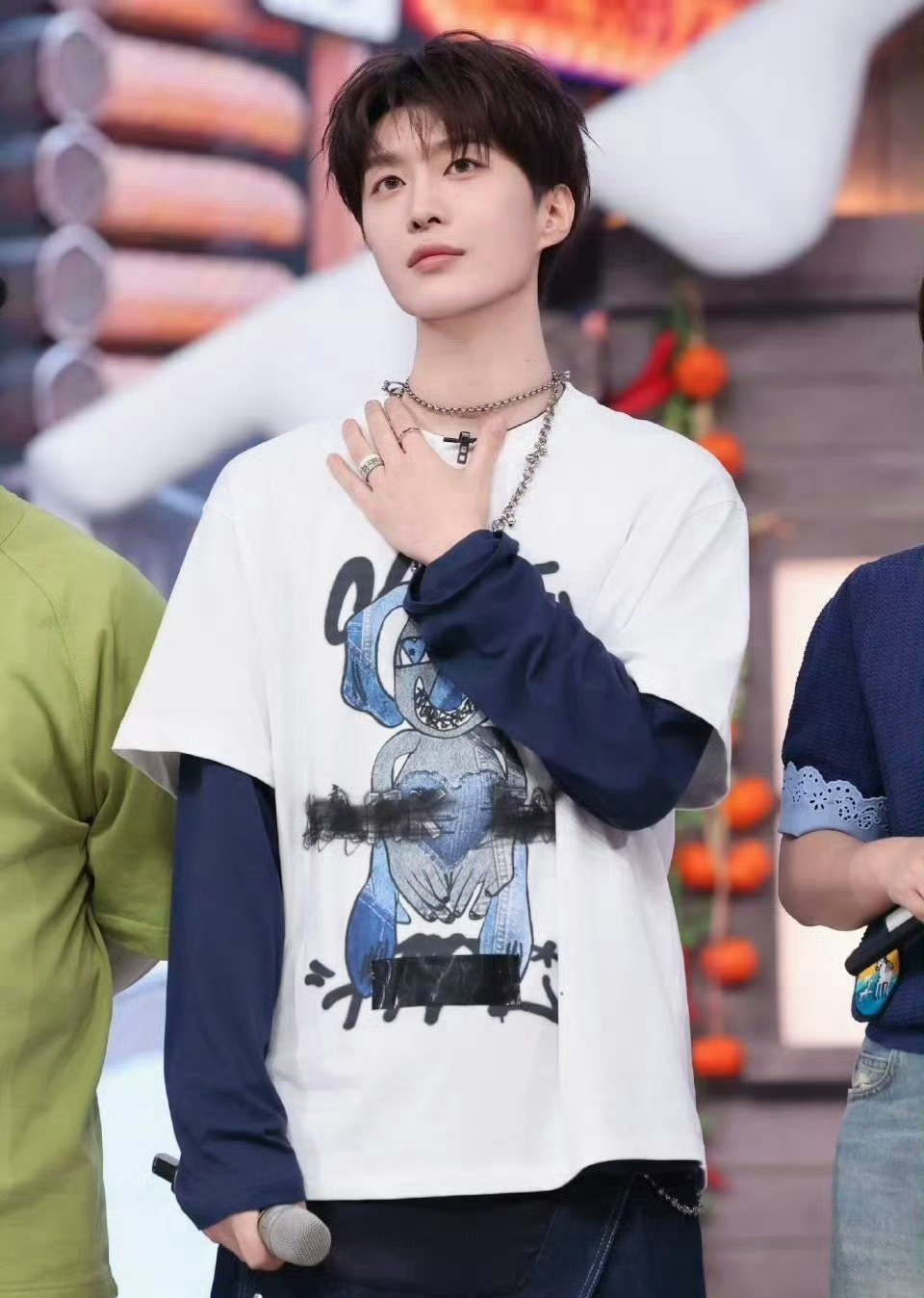 范丞丞长脖子优势赢麻了范丞丞脖子长的优势在此刻体现了！完美的躲开了喷水👏～ 你