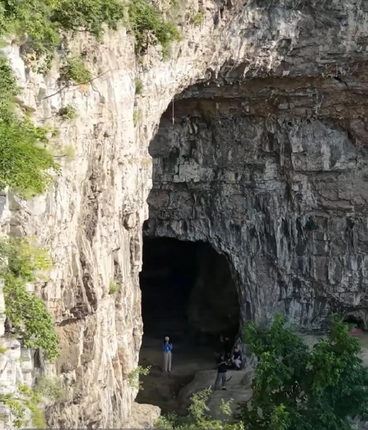 这是博山的一处岩洞，你知道具体在哪儿吗？