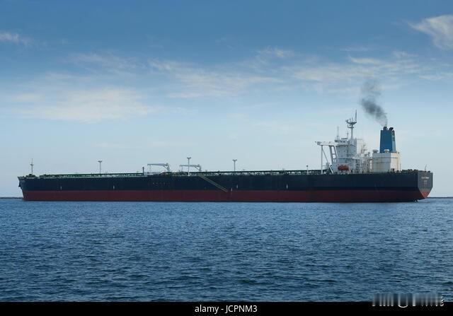 “又干了一票” 美军福特号航母战斗群在委内瑞拉海岸拦截“第二艘”大型油轮，特朗普