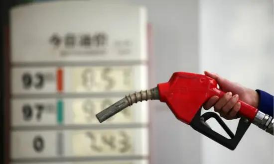 为保证社会经济平稳运行和社会民生，发改委首次对成品油上调价格采取调控！

根据现