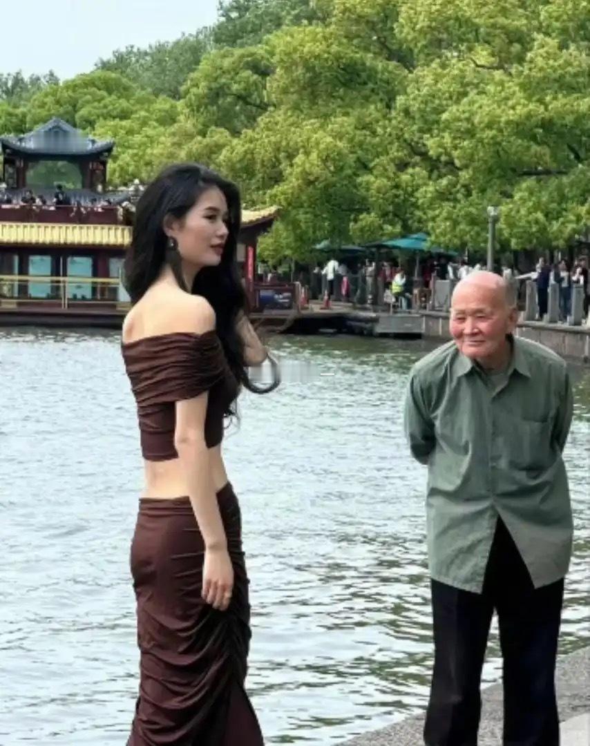 电视上看着可能一般 但真人巨漂亮 