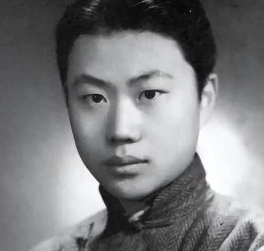 清华园里长大的他疯了22年，妻子瘫了27年，两人日子艰难却活成了很多人都羡慕的模