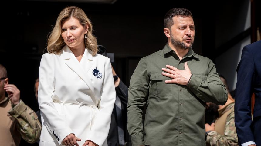 明迪奇的录音里出现了泽连斯基妻子叶莲娜的声音 —— 她正在和朋友讨论丈夫的腐败 