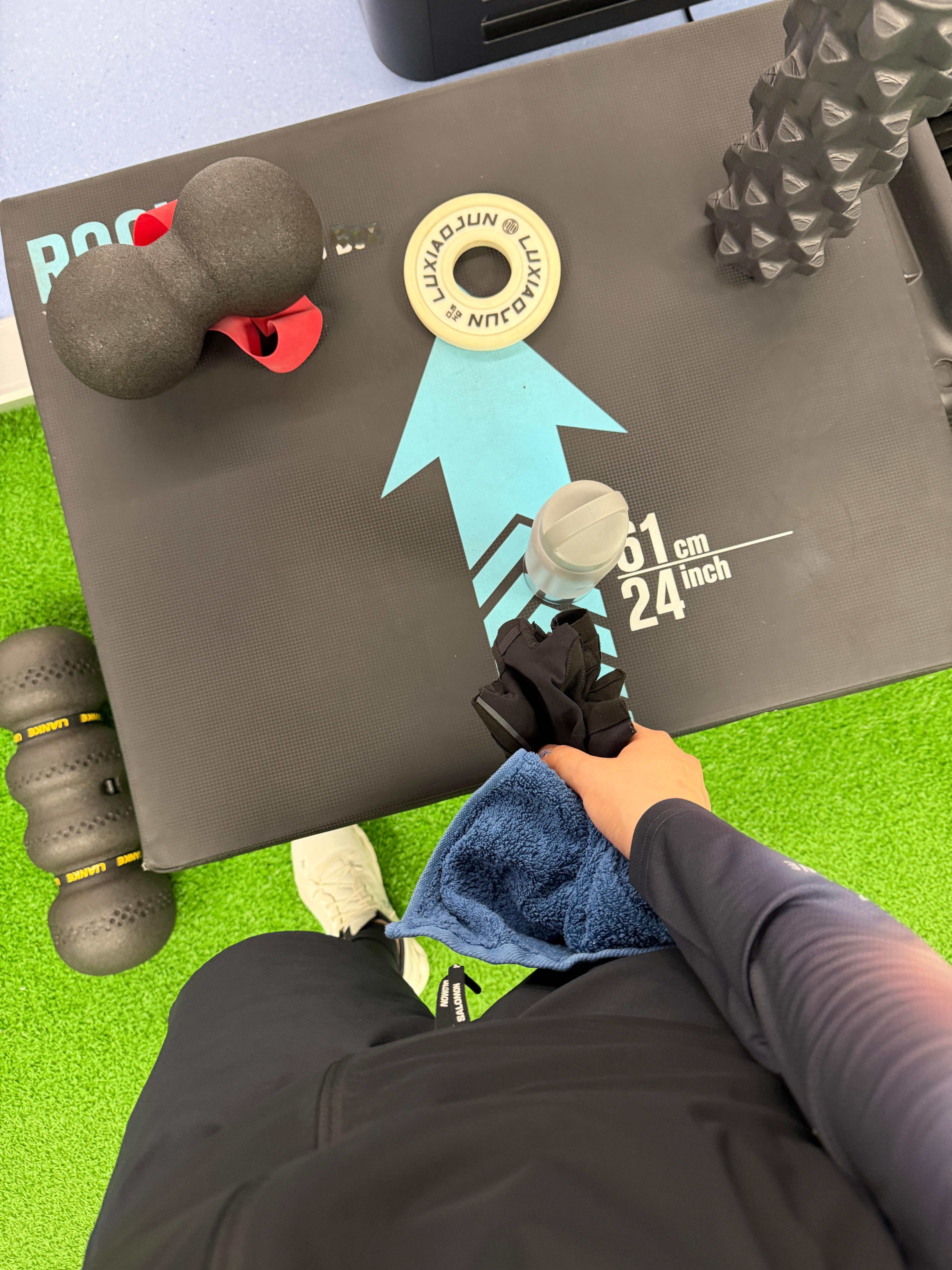 这腿，四面八方都酸软…….幸亏写东西不靠腿🦵咸鱼fitness 今天学会个词：