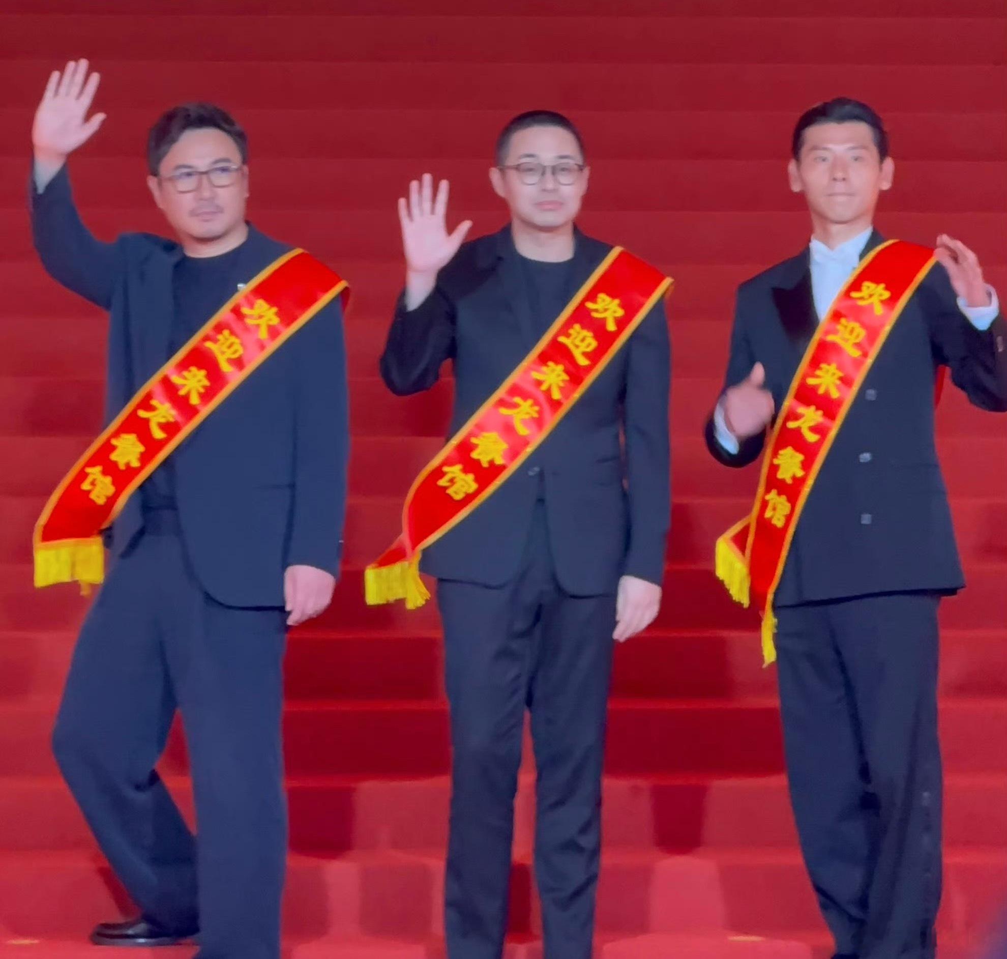 上海国际电影节电影《欢迎来龙餐馆》剧组亮相编剧/导演：文牧野领衔主演：沈腾主演：