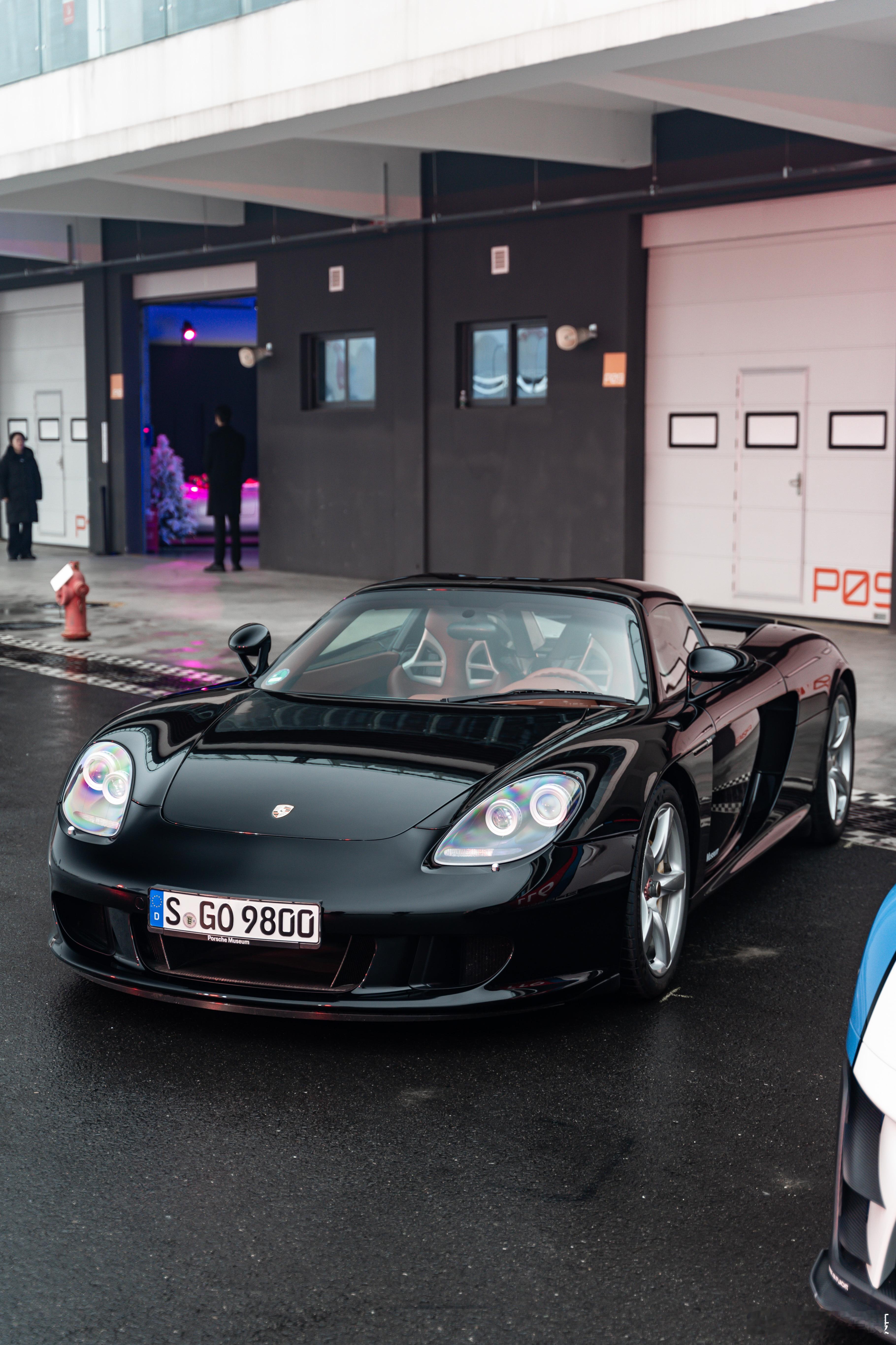 PORSCHE Carrera GT当20年前的顶级跑车换上米其林全新PS Cu