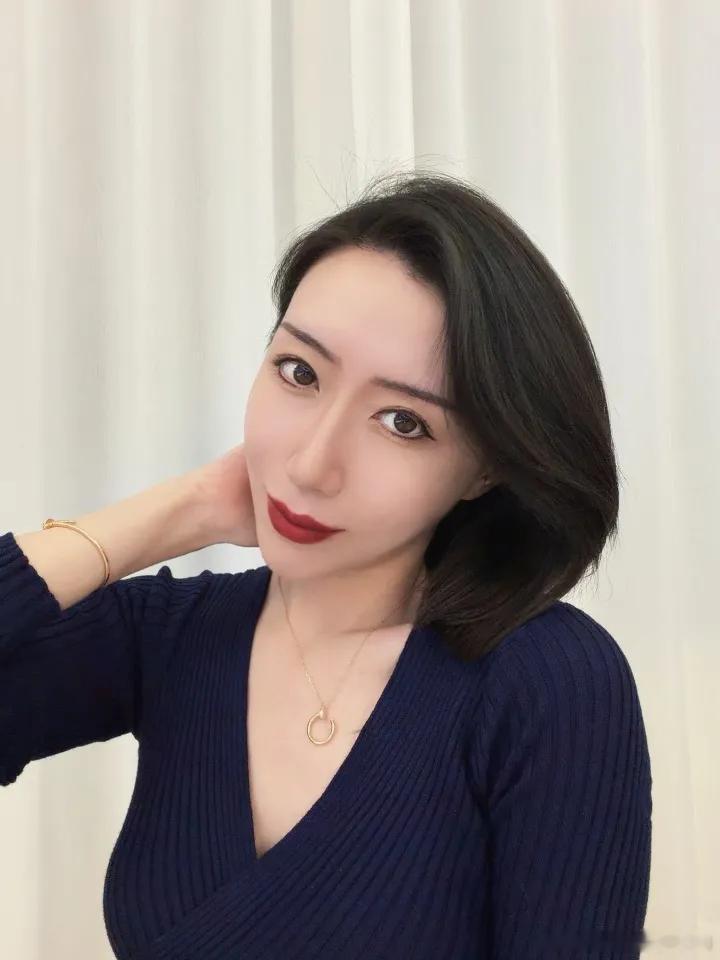 美女热门美女 日常出勤打卡照 
