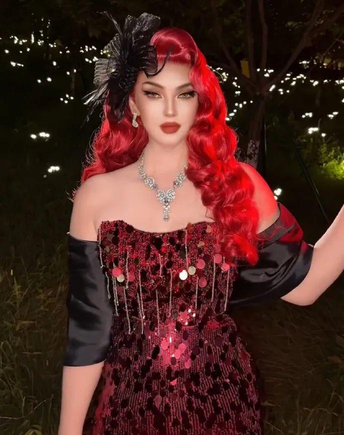 那艺娜最新宣传照，有点像《星期三》第二季里的 Lady Gaga，她还挺会修图的