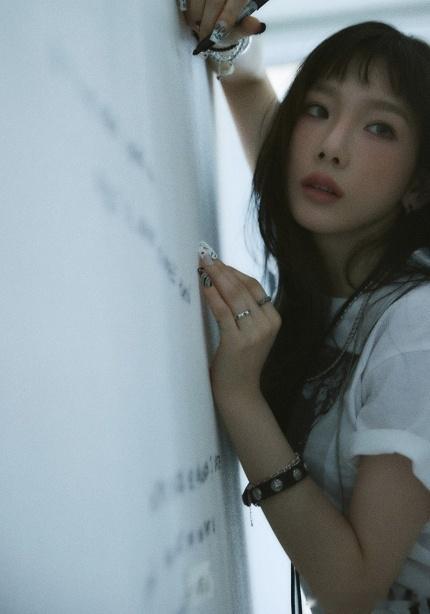 #金泰妍[超话]# 新迷你专辑《Letter To Myself》收录曲《Hot