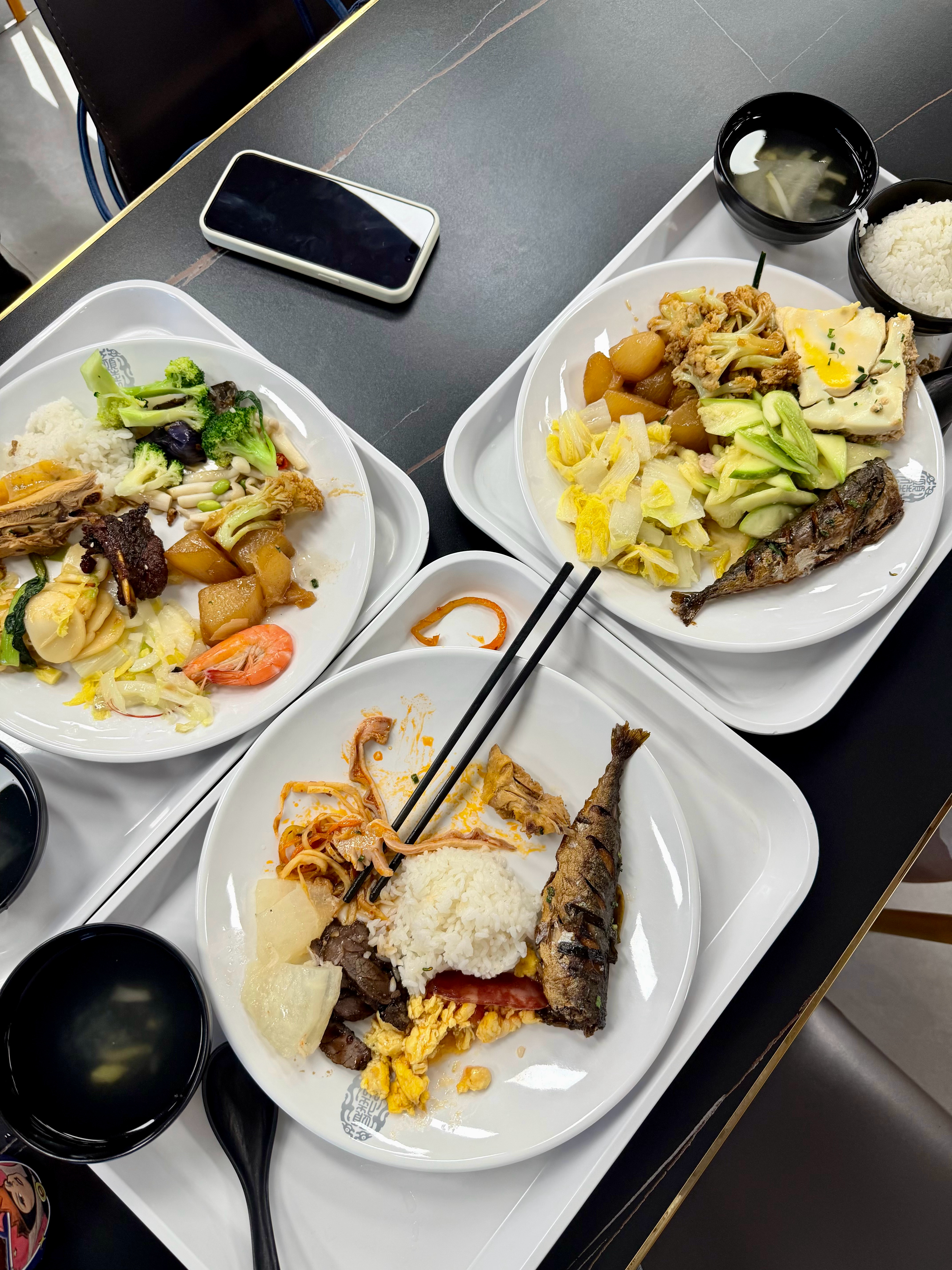 好喜欢我们公司楼下这种自助食堂哦，可以随便挑自己吃的