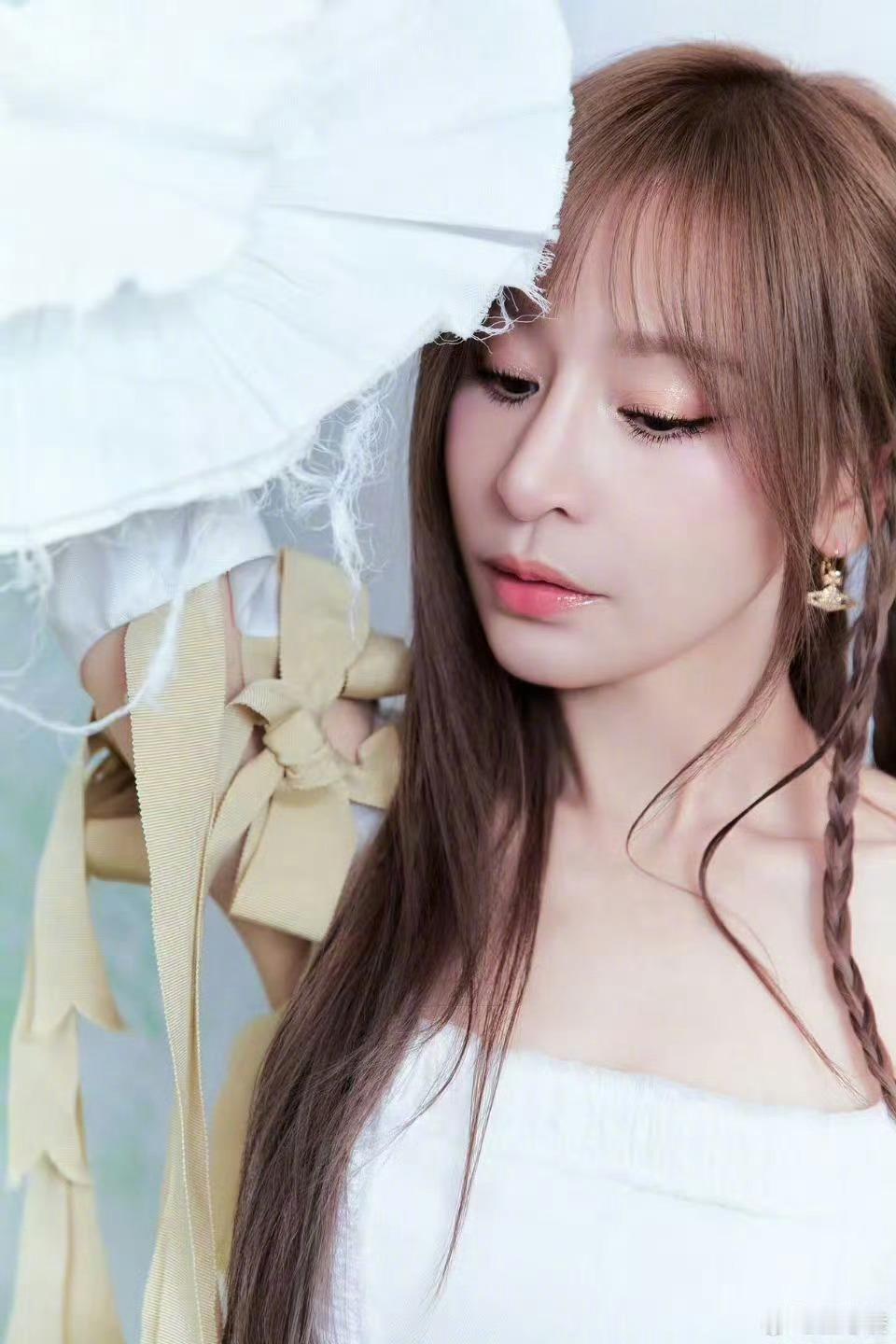 有时候我甚至觉得自己丧失了心动的能力然而 再次遇见你那控制不住的紧张和悸动让我明