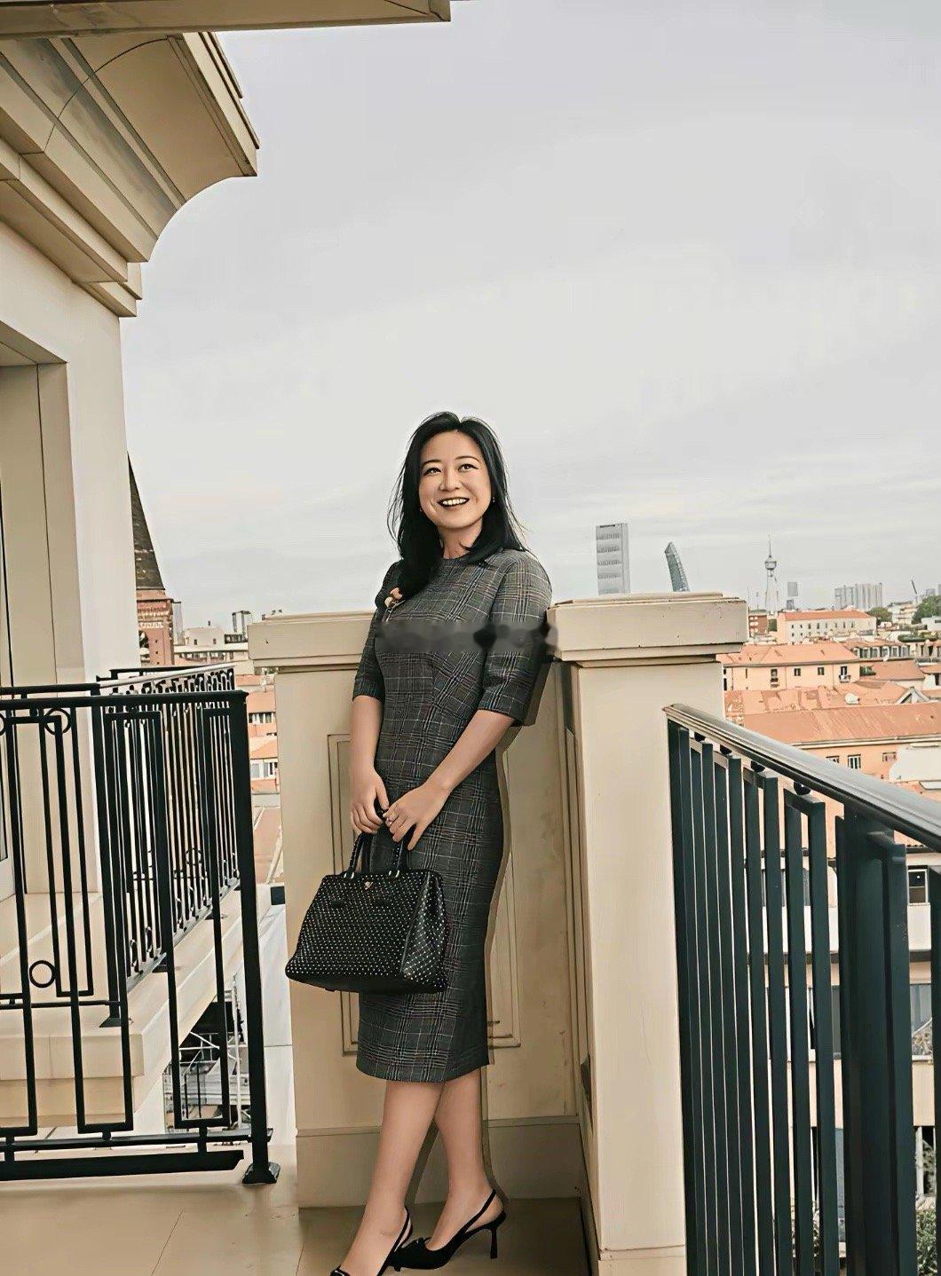 以为贾玲减掉100斤会疯狂接代言上综艺？她推掉了所有春晚邀约和千万级合作，转身潜