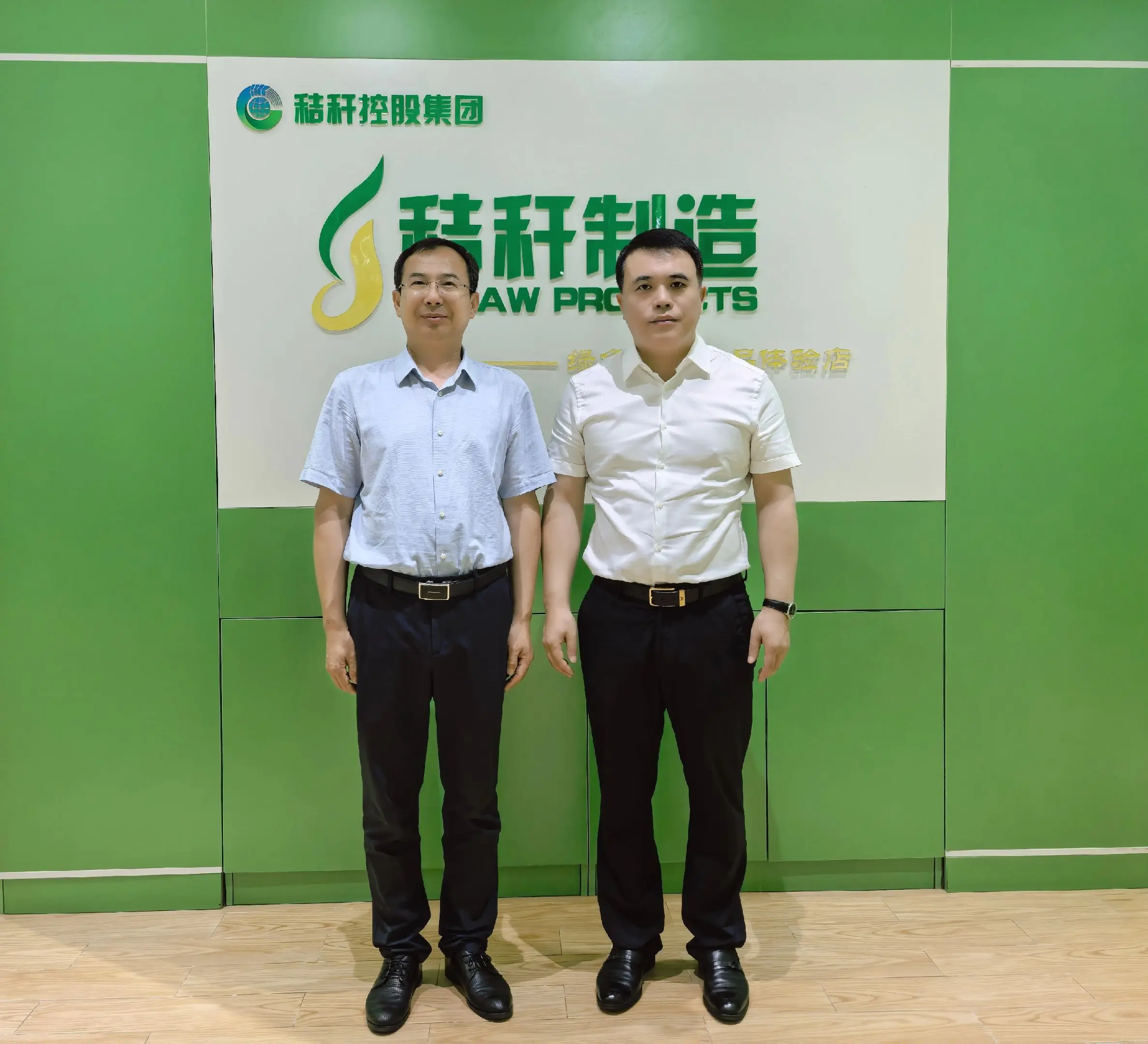 内蒙古土默特右旗旗委书记苗林旺一行莅临秸秆控股集团参观考察