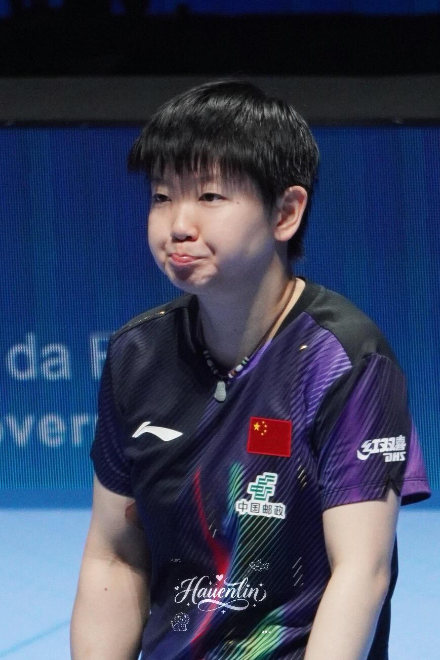 孙颖莎球风干脆利落，场上敢打敢拼，性格又阳光可爱，看着就特别讨喜。
 
打球有冲