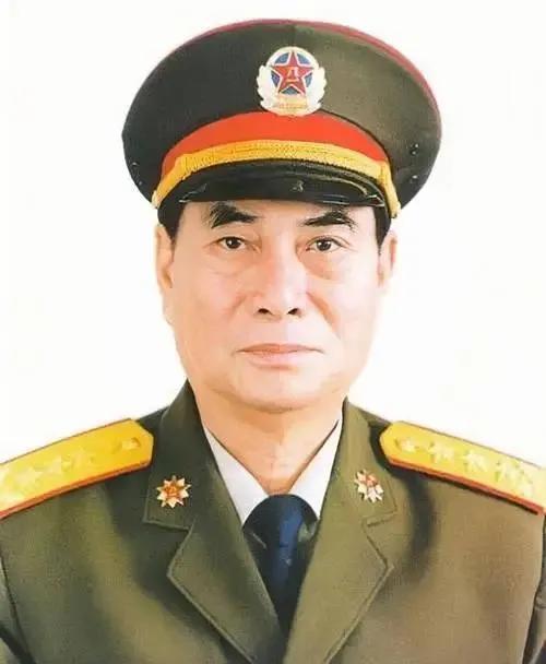 1979年，越南军营中，突然传出张万年被俘的消息，可43军军长不仅不信，反而打电