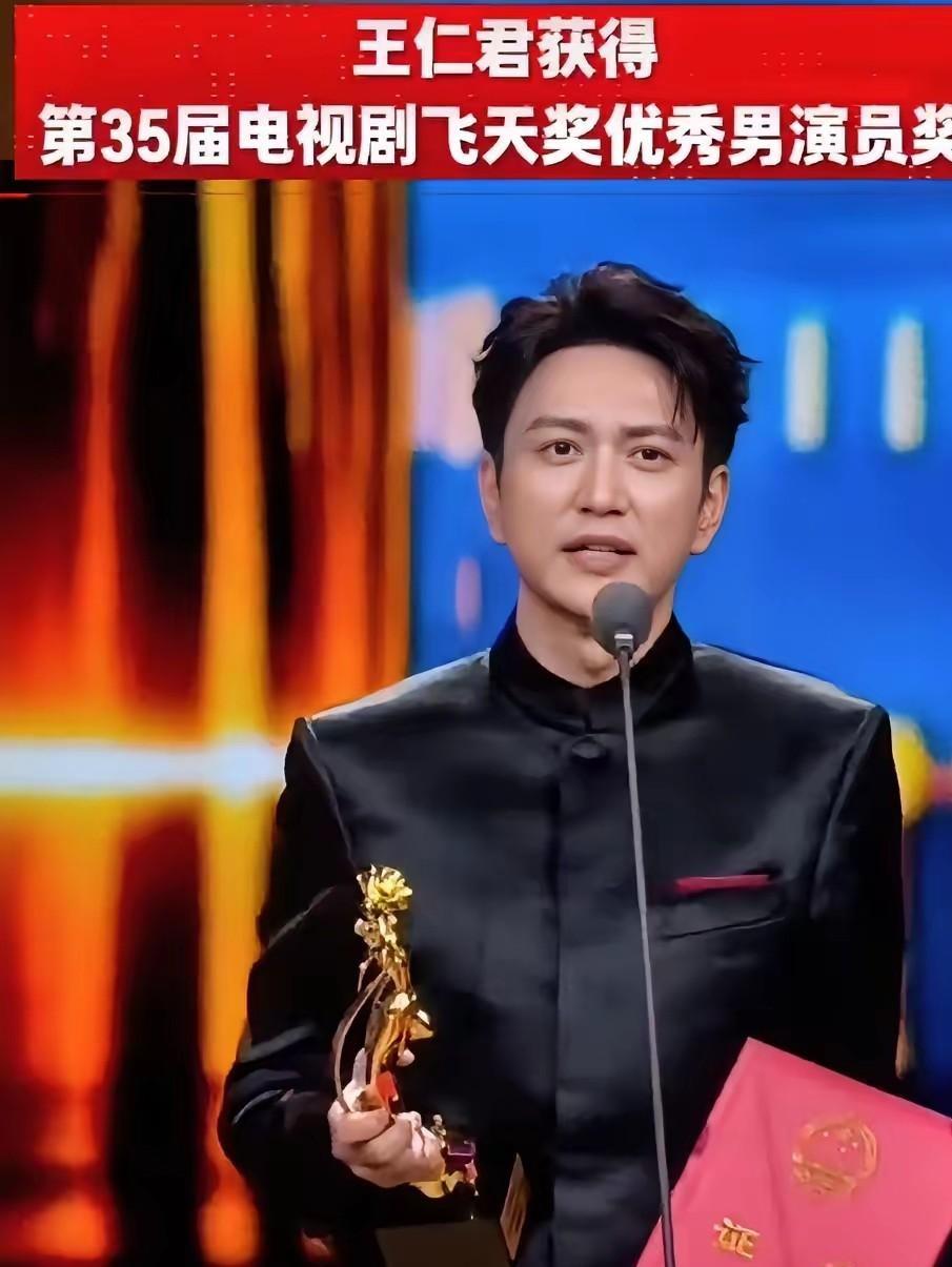 很多人看到王仁君这三个字还在犯懵，等翻出剧照才倒吸一口凉气：这不就是盛家二哥哥吗