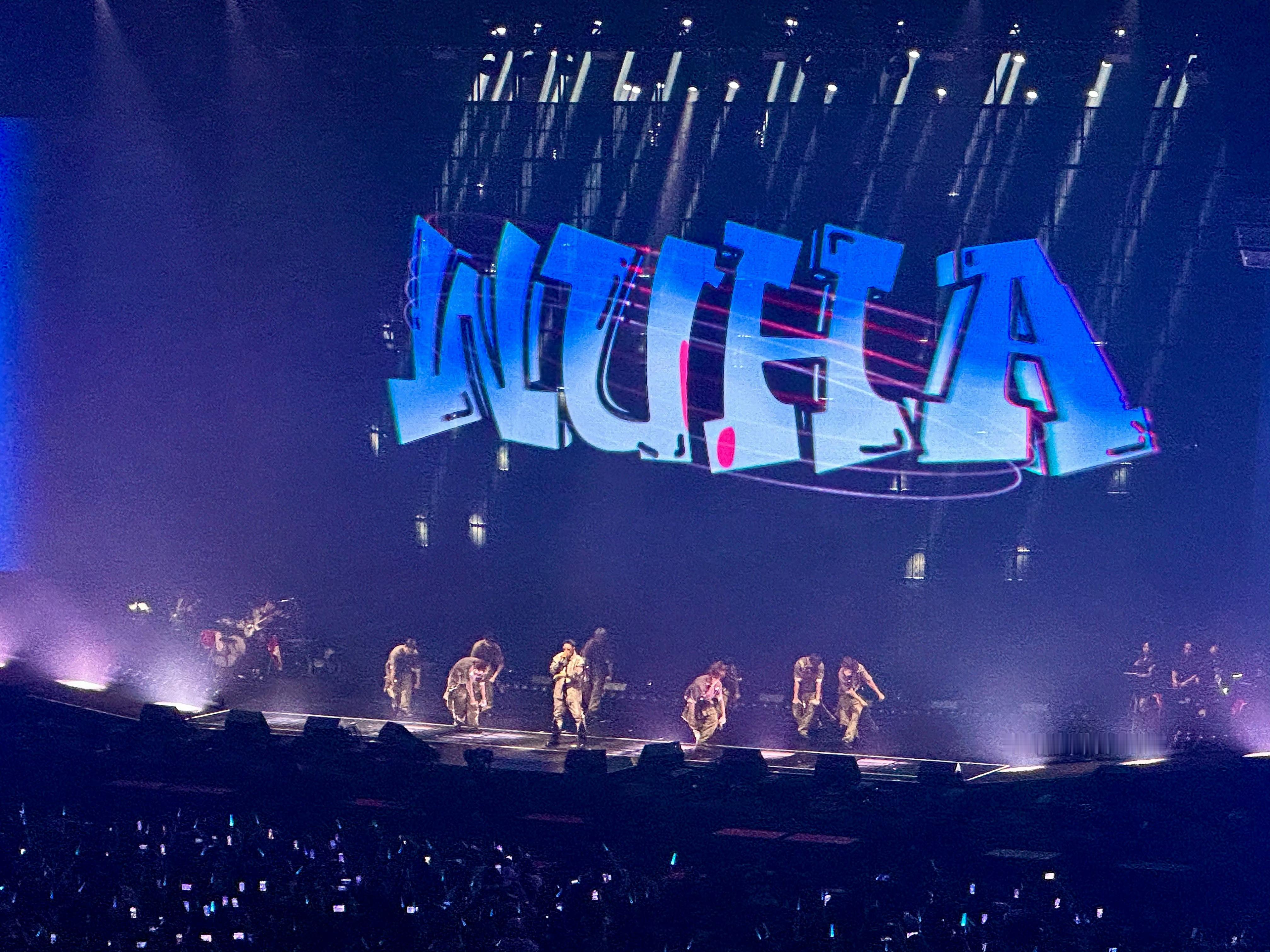 潘玮柏上海演唱会哇塞，I'm back 我对天空说 wuha ​​​