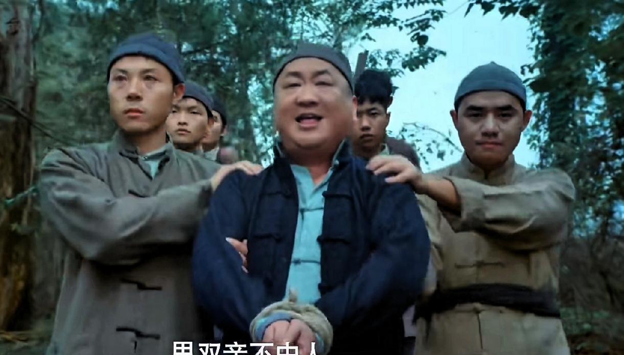 有人把袍哥的忠义，“涮”进了火锅里，当成了外卖送。
你还记得“绝不拉稀摆带”那股